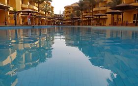 British Resort Pool View Apartments