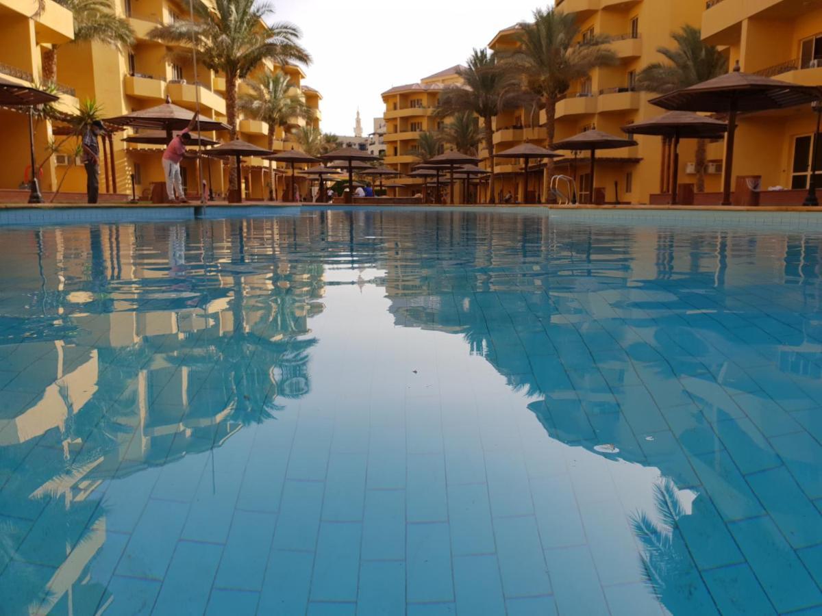 British Resort Pool View Apartments Hurghada Esterno foto