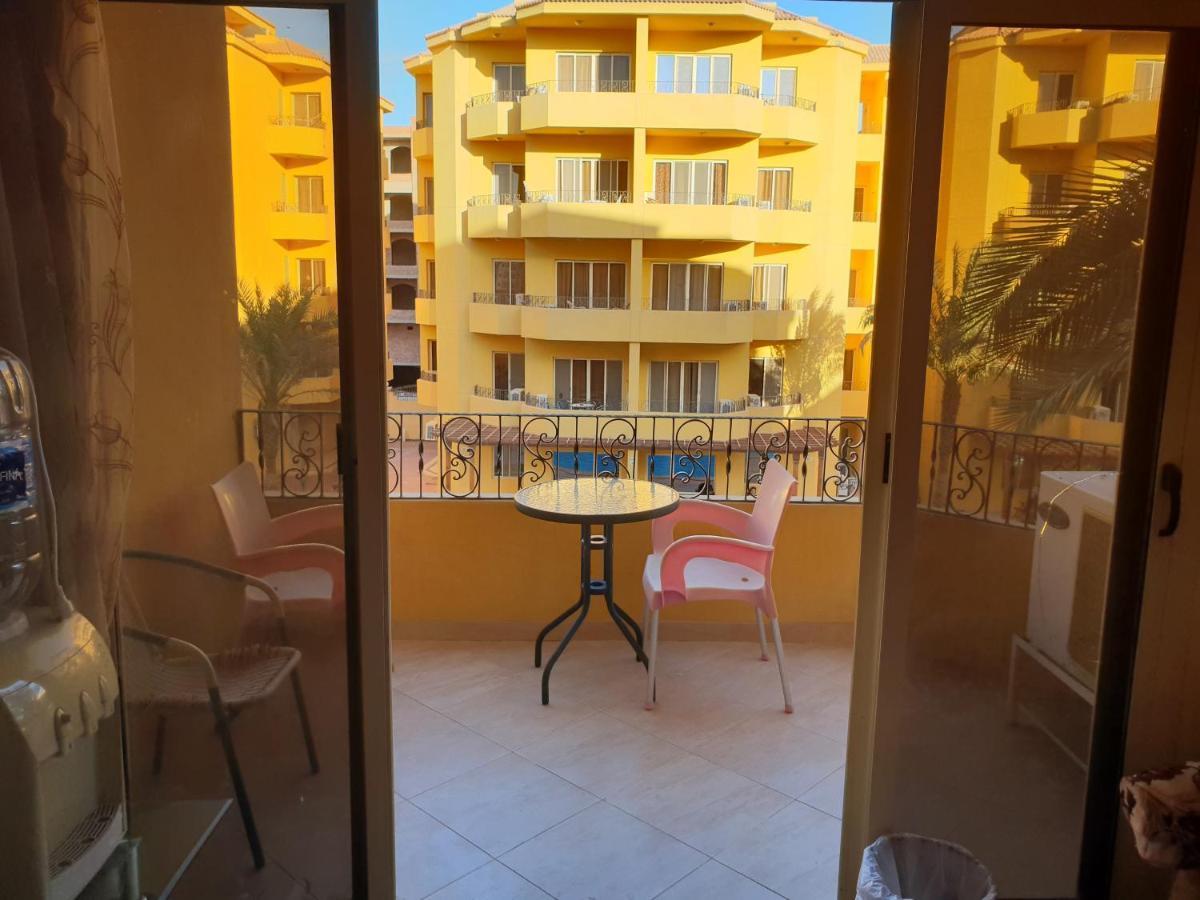 British Resort Pool View Apartments Hurghada Esterno foto