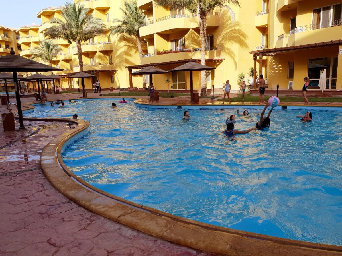 British Resort Pool View Apartments Hurghada Esterno foto