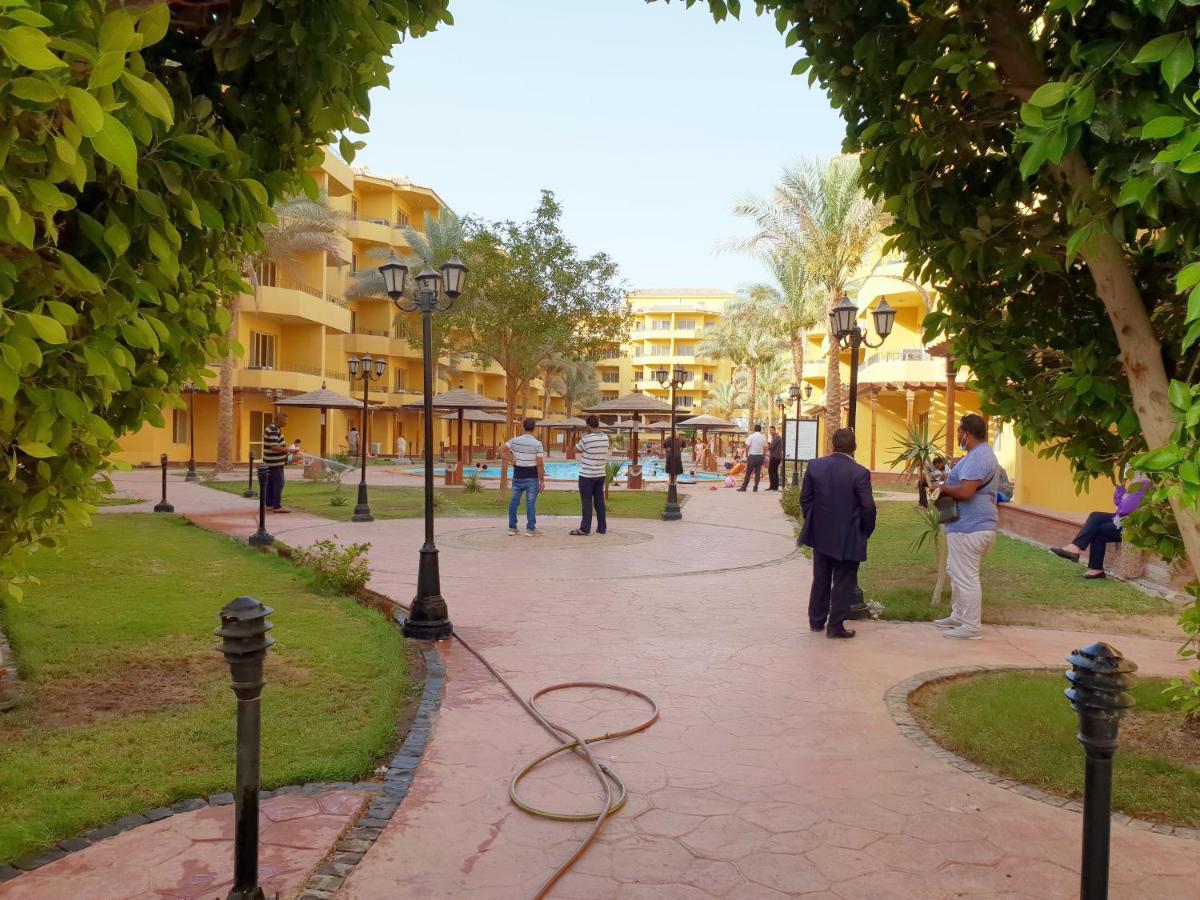 British Resort Pool View Apartments Hurghada Esterno foto